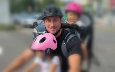 Marian Godină, reclamat penal pentru o fotografie cu fiicele sale pe bicicletă