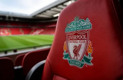 Un consorțiu care îi include pe Jeff Bezos și Eduardo Saverin negociază 30% din acțiunile clubului Liverpool